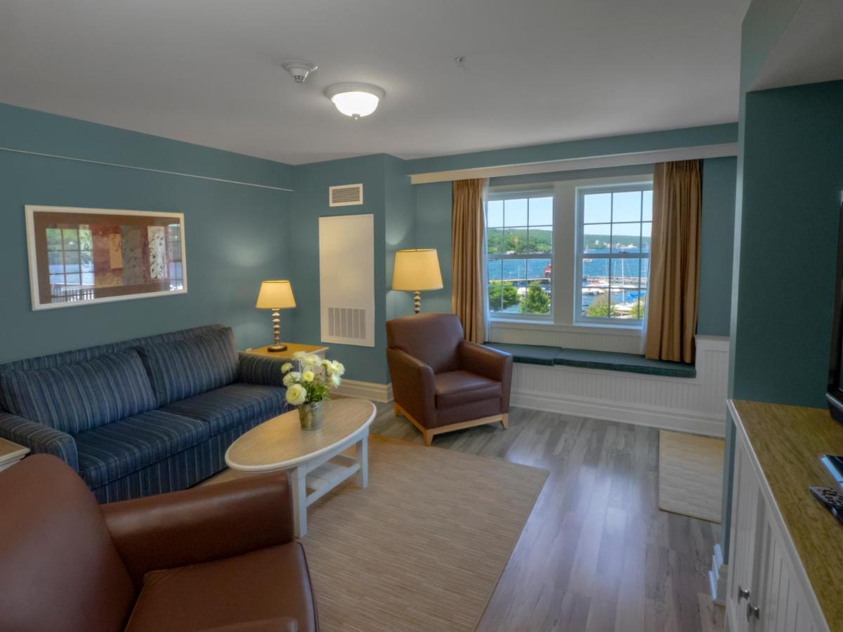 Harbor Hotel 3*